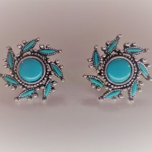 Vintage Silver Clip On Earring set Flower